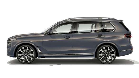 BMW X7 G07 LCI Vista lateral, parado, Sparkling Copper Grey metalizado BMW X7 G07 LCI Vista lateral, parado, Sparkling Copper Grey metalizado