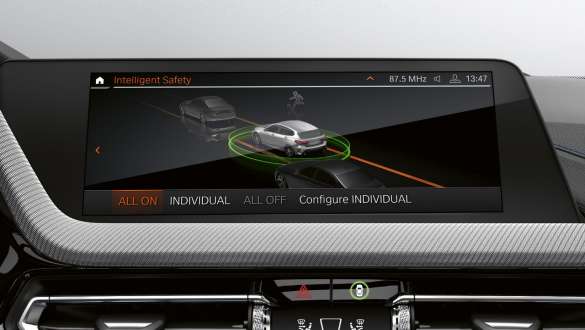 Driving Assistant. BMW Serie 1 Control Display con sistema de asistencia al conductor Driving Assistant.
