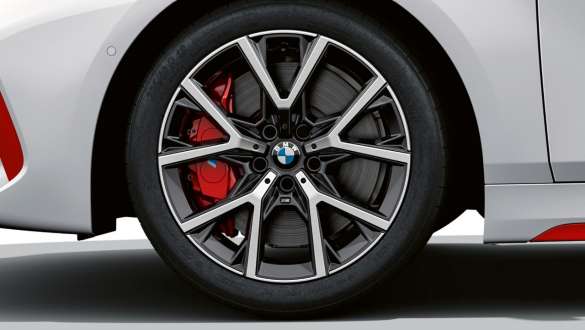 Llantas de aleación ligera M de 18 pulgadas con radios en Y estilo 553 M en bicolor con neumáticos deportivos BMW Serie 1 128ti F40 Llantas de aleación ligera M de 18 pulgadas con radios en Y estilo 553 M en bicolor con neumáticos deportivos