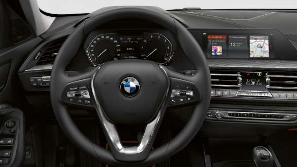 Volante de cuero Sport. Cabina del BMW Serie 1 Modelo Sport Line con volante de cuero Sport.
