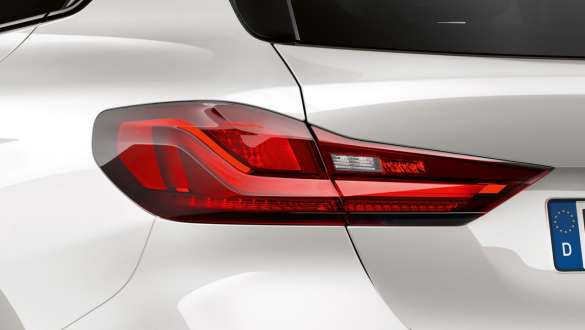 Las luces traseras compuestas por dos partes. Las luces traseras compuestas por dos partes del BMW Serie 1 Modelo Sport Line.