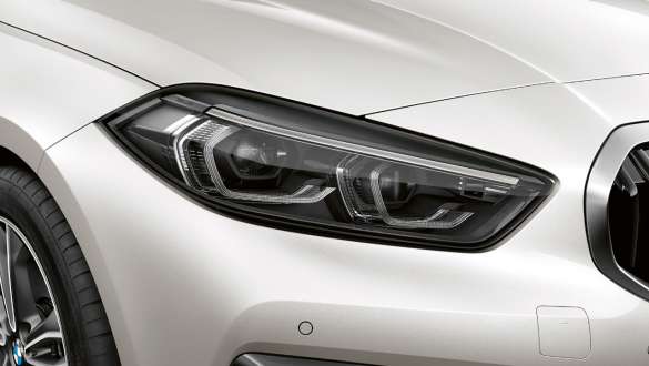 Faros delanteros LED. Faros delanteros LED del BMW Serie 1 Modelo Sport Line en Mineral White metálico.