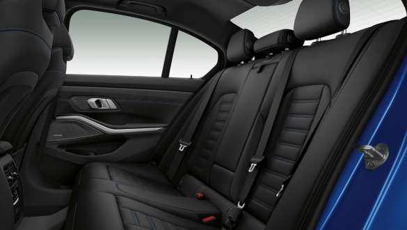BMW Serie 3 Sedán, calefacción para los asientos. Acercamiento lateral de los asientos traseros con calefacción para los asientos frontales y traseros.