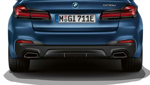 Revestimiento del tubo de escape trapezoidal BMW Serie 5 Sedan Revestimiento del tubo de escape trapezoidal BMW Serie 5 Sedan primer plano trasero