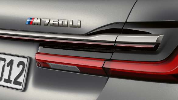 BMW Serie 7 Distintivo "M760Li" BMW Serie 7: primer plano del distintivo "M760Li" en la zaga