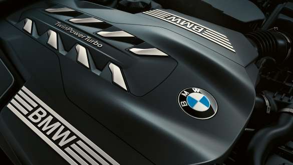 Motor de gasolina de 8 cilindros BMW TwinPower Turbo BMW Serie 7: primer plano del motor de gasolina de 8 cilindros BMW TwinPower Turbo