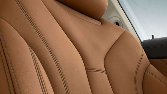 Tapicería en cuero extendido de BMW Individual en 'Merino' Cognac. BMW Serie 8 Coupé, enfoque en el asiento, cuero extendido 'Merino' Cognac de BMW Individual.