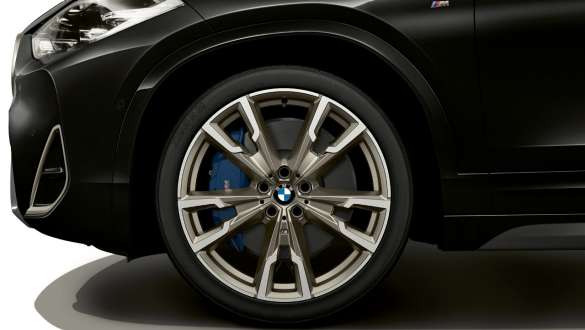 Llantas de aleación ligera M BMW X2 M35i (F39) Black Sapphire metalizado, primer plano de llanta