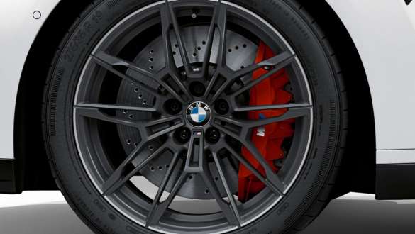 Frenos M Compound, rojo de brillo intenso BMW M3 Competition Sedán G80 2020 BMW M3 Competition Sedán G80 2020 Frenos M Compound, rojo de brillo intenso Primer plano de rueda