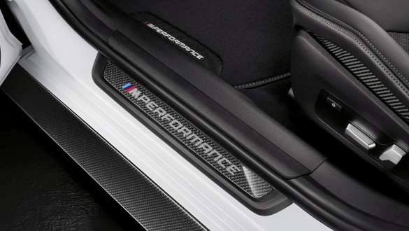 Molduras de entrada M Performance de carbono BMW M3 Sedán G80 2020 BMW M3 Sedán G80 2020 Molduras interiores M Performance de carbono Primer plano