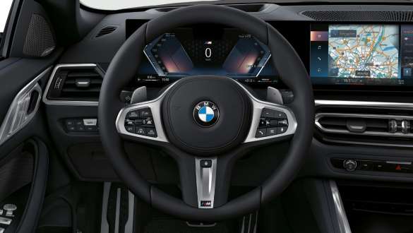 Volante M de cuero BMW M440i xDrive Cabrio G23 2020 Volante M de cuero BMW M440i xDrive Cabrio G23 2020 interior, primer plano