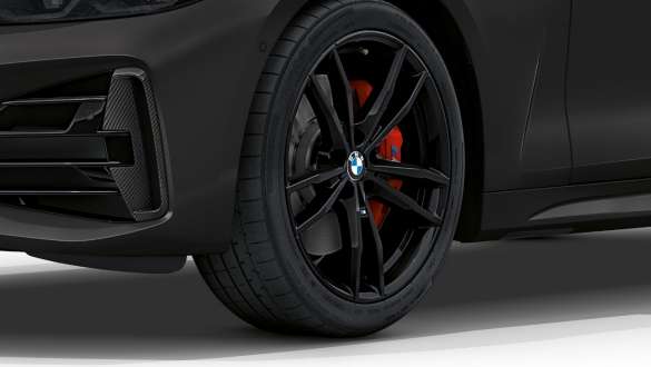 Llantas de aleación ligera M de 18 pulgadas con radios dobles BMW M440i xDrive Cabrio G23 2020 Llantas de aleación ligera M de 18 pulgadas con radios dobles estilo 848 M en bicolor Jetblack BMW M440i xDrive Cabrio G23 2020, primer plano