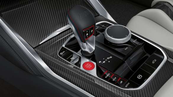 Panel de control de la consola central BMW M4 Cabrio G83 2021 BMW M4 Cabrio G83 2021 Puesto de conducción con panel de control de la consola central