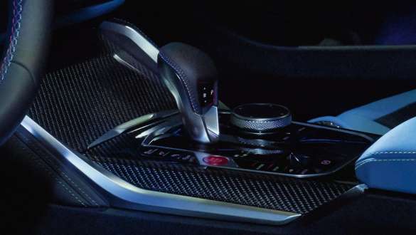 Cambio M Steptronic de 8 velocidades BMW M4 Competition Coupé G82 2020 BMW M4 Competition Coupé G82 2020 Cambio M Steptronic de 8 velocidades Primer plano de la consola central Interior