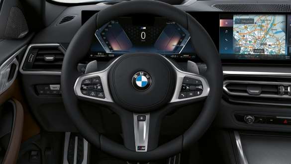 Volante M de cuero BMW M440i xDrive Coupé G22 2020 BMW M440i xDrive Coupé G22 2020 Volante M de cuero Interior Primer plano