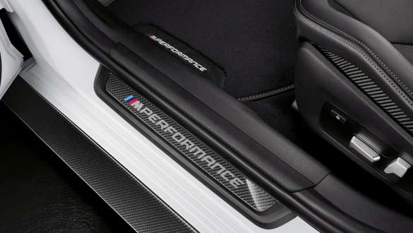 Molduras de entrada M Performance de carbono BMW M4 Coupé G82 2020 BMW M4 Coupé G82 2020 Molduras de entrada M Performance de carbono Primer plano