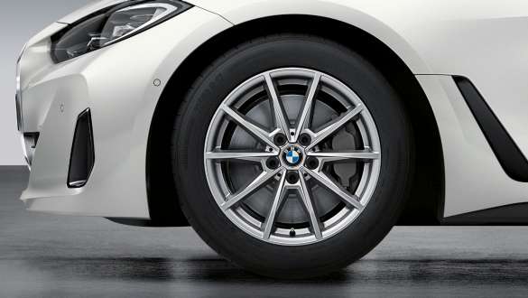 Llanta de fundición BMW de 18 pulgadas estilo 853 en Gunmetal Grey BMW M440i xDrive Gran Coupé G26 2021 Llanta de fundición BMW de 18 pulgadas estilo 853 en Gunmetal Grey BMW M440i xDrive Gran Coupé G26 2021
