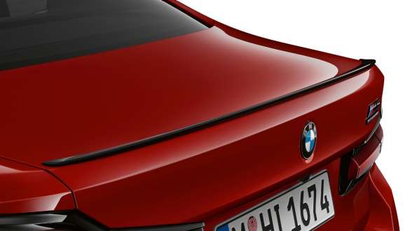 Alerón trasero M en Schwarz de brillo intenso BMW M5 Competition F90 2020 Alerón trasero M en Schwarz de brillo intenso BMW M5 Competition F90 LCI Renovación 2020 BMW Individual Imola Rot, primer plano, portón trasero