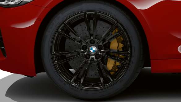 BMW M5 Competition con frenos M de cerámica y carbono F90 2020 BMW M5 Competition con frenos M de cerámica y carbono F90 LCI Renovación 2020 BMW Individual Imola Rot, primer plano, rueda