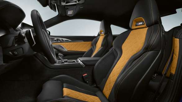 Cuero 'Merino'/Alcantara de vetas finas. BMW M8 Competition Coupé totalmente en cuero 'Merino'/Alcantara de vetas finas.