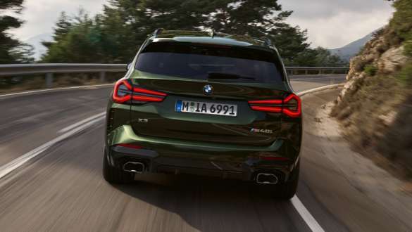 Diferencial deportivo M BMW X3 M40i M40d G01 LCI Renovación 2021 BMW X3 M40i M40d G01 LCI Renovación 2021 Malachitgrün metalizado, diferencial deportivo M, vista de zaga