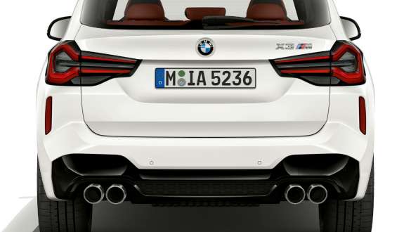 Diseño de la zaga BMW X3 M F97 LCI Renovación 2021 BMW X3 M F97 LCI Renovación 2021 Alpinweiss, vista de la zaga