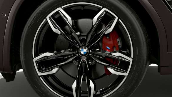 Frenos deportivos M BMW X4 M40i M40d G02 LCI 2021 BMW X4 M40i M40d G02 LCI Renovación 2021 Frenos deportivos M Primer plano