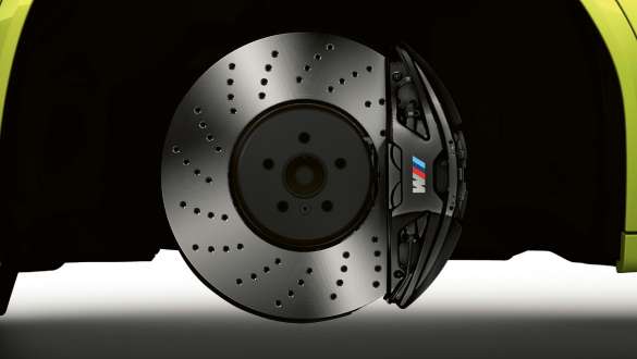 Frenos M Compound en negro BMW X4 M Competition F98 LCI Renovación 2021 BMW X4 M Competition F98 LCI Renovación 2021 Frenos M Compound en negro Primer plano