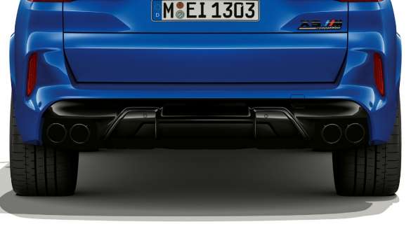 Sistema de escape M Sport del BMW X5 M Competition F95 Sistema de escape M Sport BMW X5 M Competition Marina Bay Blue metalizado F95 2020 SUV vista de la zaga