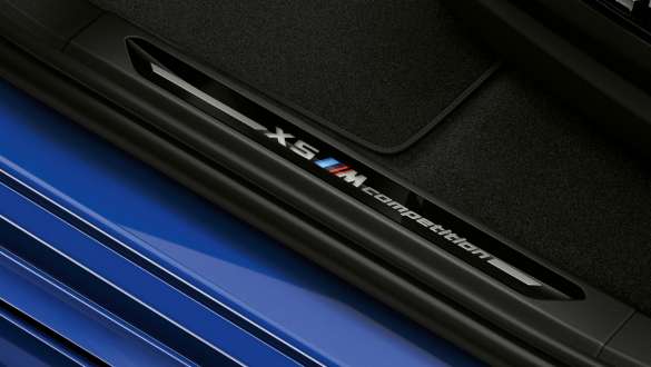 Molduras de entrada con anagrama "X5 M Competition" en el BMW X5 M Competition F95 Molduras de entrada con anagrama "X5 M Competition" en el BMW X5 M Competition F95