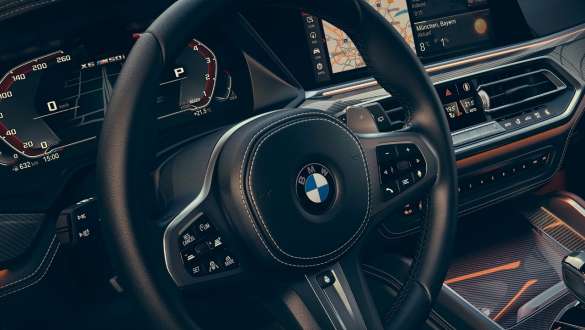 BMW X6 M50i con transmisión deportiva con Steptronic. BMW X6 M50i con transmisión deportiva con Steptronic.