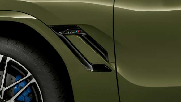 Branquias laterales M del BMW X6 M Competition Branquias laterales M del BMW X6 M Competition, Pintura Especial de BMW Individual Urban Green, exterior del SUV