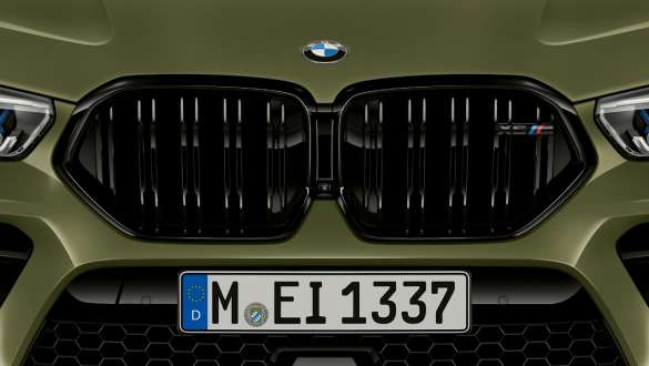 Parrilla de riñón específica de M del BMW X6 M Competition Parrilla de riñón específica de M del BMW X6 M Competition F96 2020, Pintura Especial de BMW Individual Urban Green, exterior del SUV