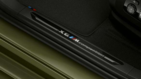 Acabados del alféizar de las puertas con denominación “X6 M Competition” en el BMW X6 M Competition Acabados del alféizar de las puertas con denominación “X6 M Competition” del BMW X6 M Competition 2020, exterior
