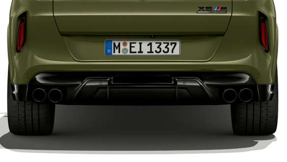 Sistema de escape deportivo M del BMW X6 M Competition Vista trasera del sistema de escape deportivo M del BMW X6 M Competition, Pintura Especial de BMW Individual Urban Green SUV 2020