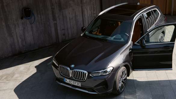 Tecnología híbrida enchufable BMW X3 xDrive30e G01, Sophistograu 2021 Tecnología híbrida enchufable BMW X3 xDrive30e G01, Sophistograu, vista de tres cuartos del frontal 2021