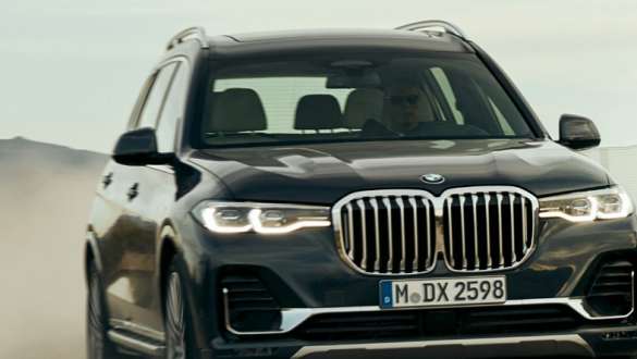 Executive Drive Pro: BMW X7 driving offroad BMW X7 driving offroad