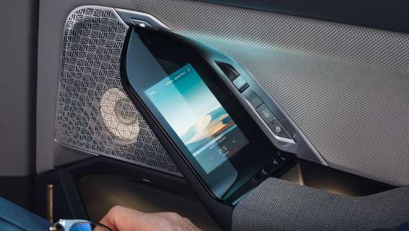 Sistema de entretenimiento Experience para plazas traseras BMW i7 G70 Sistema de entretenimiento Experience para plazas traseras, pantalla táctil en la puerta trasera BMW i7 G70