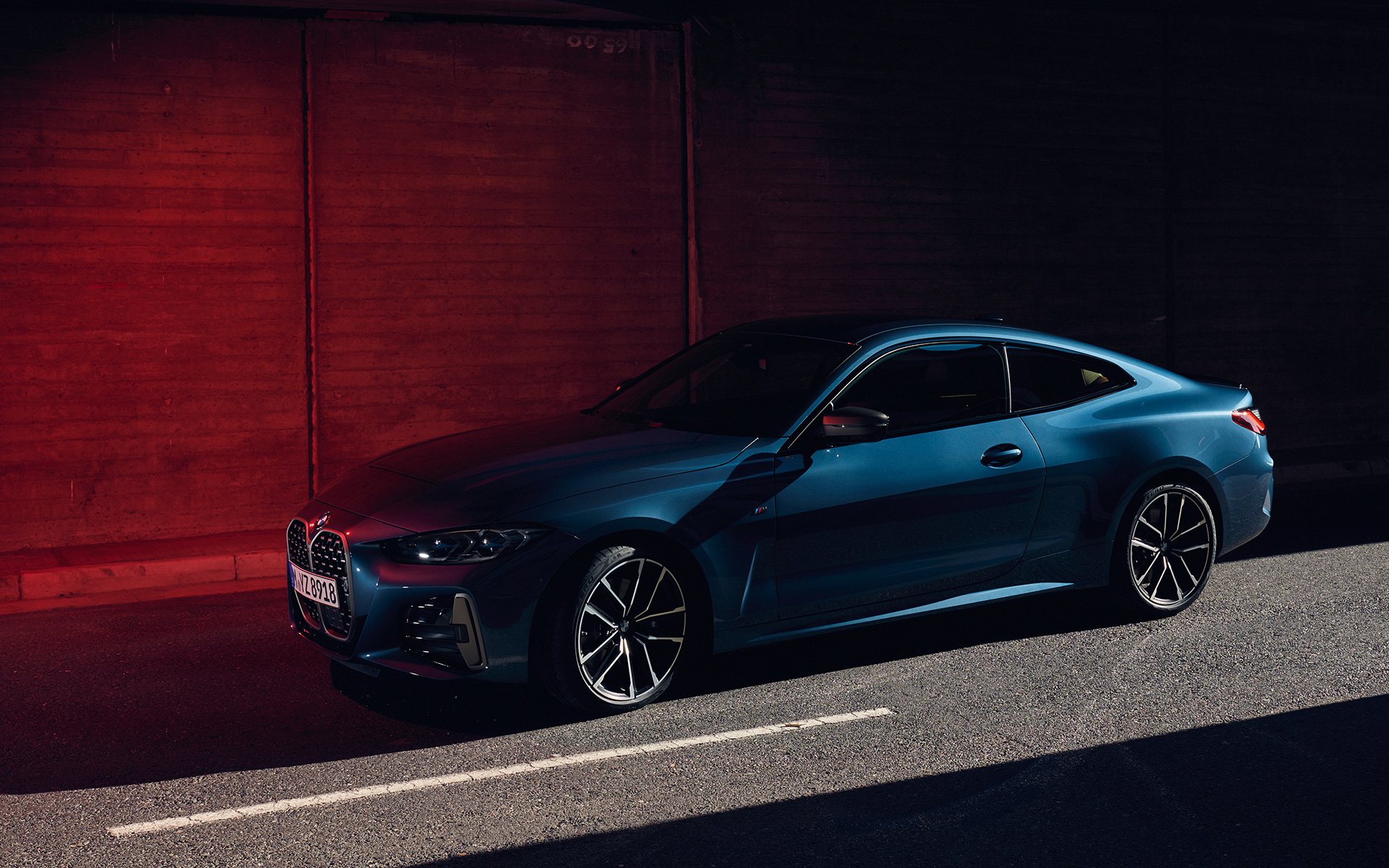 BMW M440i xDrive Coupé G22 2020 Arctic Race Blue metalizado Vista de tres cuartos del frontal, en marcha