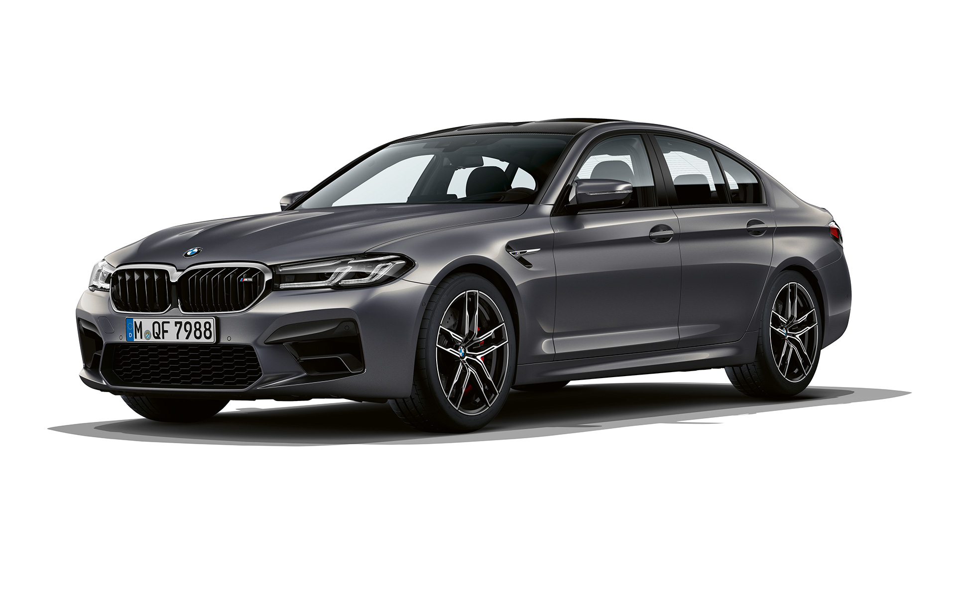 BMW M5 F90 LCI Renovación 2020 Brands Hatch Grau metalizado, vista de tres cuartos del frontal
