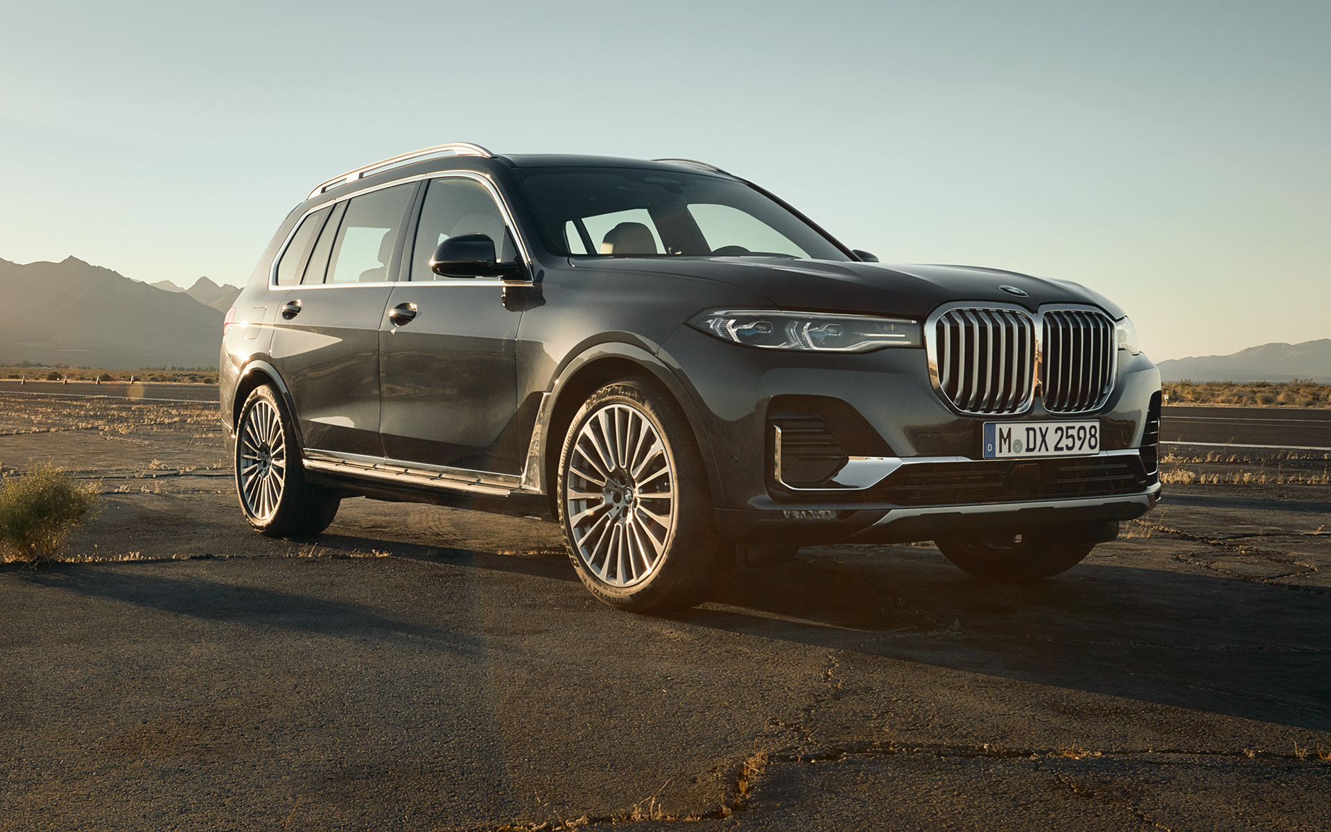 BMW X7 con Executive Drive Pro G07 2019 Vista de tres cuartos de la zaga BMW X7 con Executive Drive Pro G07 2019 Vista de tres cuartos de la zaga